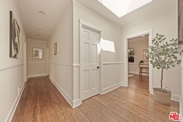 571 N Cahuenga Boulevard, Los Angeles CA: https://media.crmls.org/mediaz/059dfadc-1b87-4158-867f-bb96470bf366.jpg