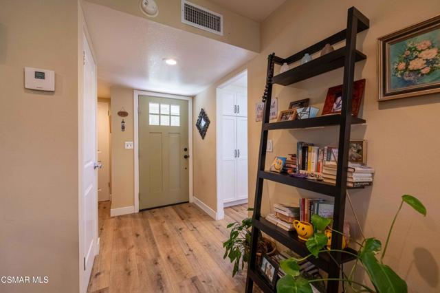 5625 Slicers Circle, Agoura Hills CA: https://media.crmls.org/mediaz/059e2475-04ef-4d11-a167-e3602b137bfa.jpg