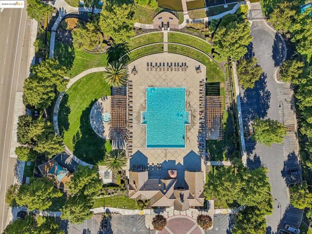 124 Clear Lake Ct, Oakley CA: https://media.crmls.org/mediaz/059fb331-6632-4bfd-a9ba-ebb0ca61e3c6.jpg