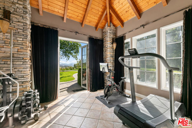 13418 Nightsky Drive, Camarillo CA: https://media.crmls.org/mediaz/05a02e22-27bc-4fed-9beb-6eaab63b5918.jpg