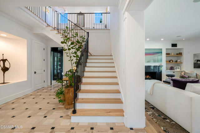 2160 Marshbrook Road, Thousand Oaks CA: https://media.crmls.org/mediaz/05a13491-3114-477a-8895-3144f0dfd6d6.jpg