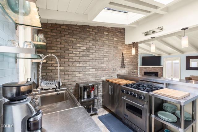 Detail Gallery Image 8 of 20 For 3248 Ocean Dr, Oxnard,  CA 93035 - 3 Beds | 1 Baths