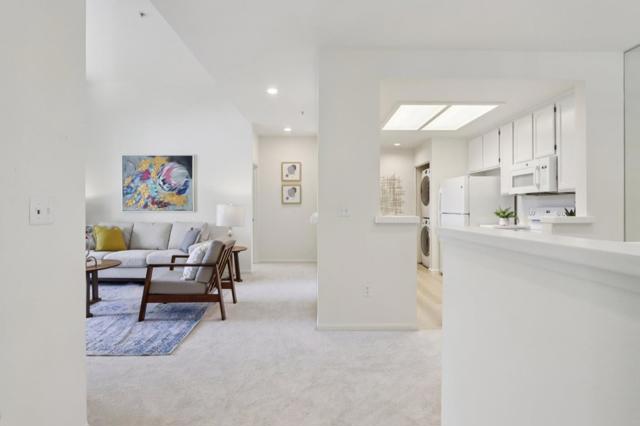 2508 Hastings Shore Lane, Redwood City CA: https://media.crmls.org/mediaz/05a29898-3cdd-4769-9d88-7dfdf75578e6.jpg