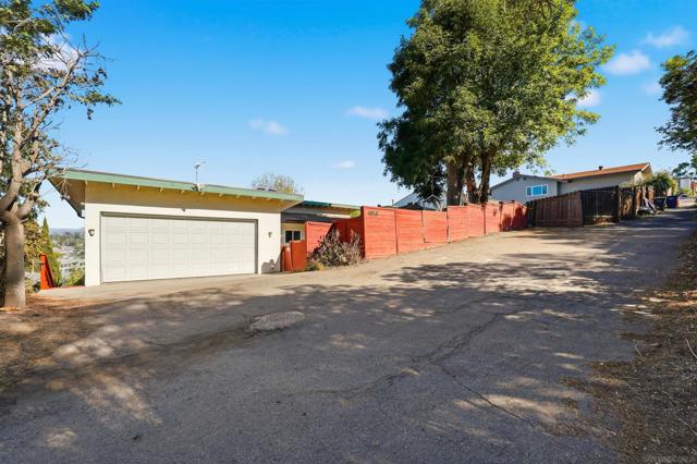 4040 Yale Ave, La Mesa CA: https://media.crmls.org/mediaz/05a2a362-788a-4e48-bedd-68ef202e85e1.jpg