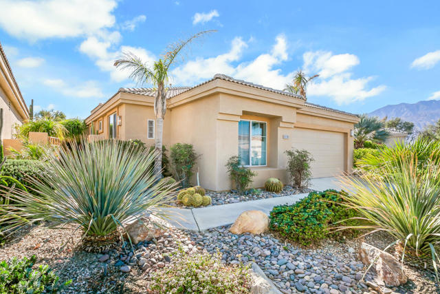 67361 N Laguna Drive, Cathedral City CA: https://media.crmls.org/mediaz/05a2ca3d-7918-4fff-ac77-c5cdad43371c.jpg