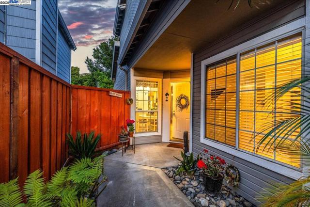 2211 Oakland Ave, Pleasanton CA: https://media.crmls.org/mediaz/05a37147-3881-43d6-b688-69e8e5f7eb0d.jpg