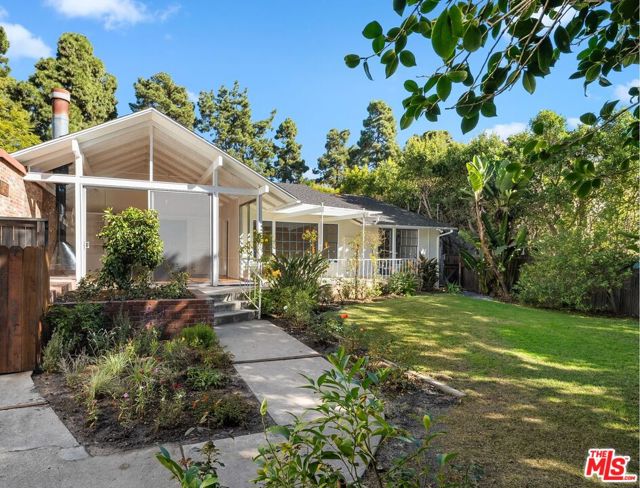 440 24th Street, Santa Monica CA: https://media.crmls.org/mediaz/05a3981e-be22-4215-867e-641baa817001.jpg