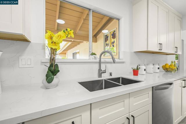 3231 Quandt Rd, Lafayette CA: https://media.crmls.org/mediaz/05a3bbfc-3d3a-45d2-a285-2eb3df7af02f.jpg