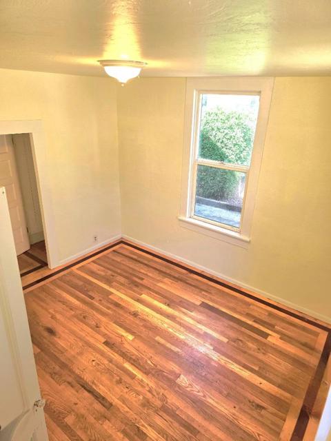 129 Broadway, Jackson CA: https://media.crmls.org/mediaz/05a3f0cf-664b-49d8-a2a1-c04f563ca10b.jpg