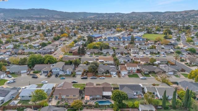 7347 Ione Ct, Dublin CA: https://media.crmls.org/mediaz/05a40fec-634f-4ef5-a734-69f611ec3322.jpg