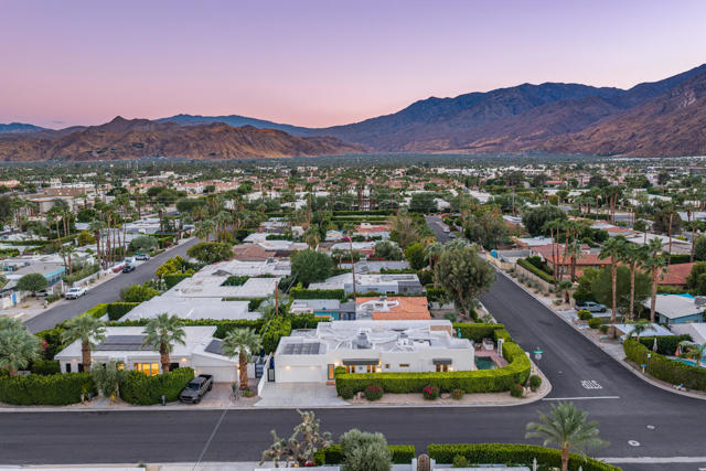 590 N Plaza Amigo, Palm Springs, CA 92262