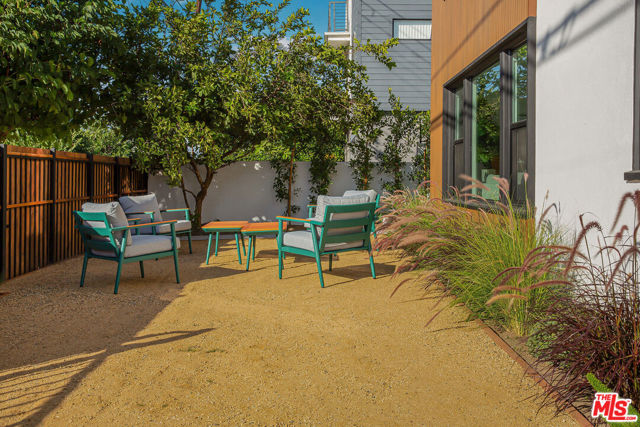 2046 S Burnside Avenue, Los Angeles CA: https://media.crmls.org/mediaz/05a5a729-d856-47c8-8a45-36fe71c4d92c.jpg