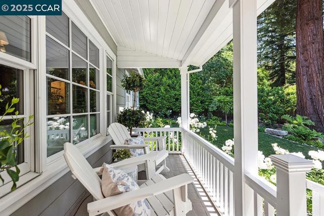 72 Davis Rd, Orinda CA: https://media.crmls.org/mediaz/05a601e7-9d59-4d6c-8c96-3e7c7166ea26.jpg