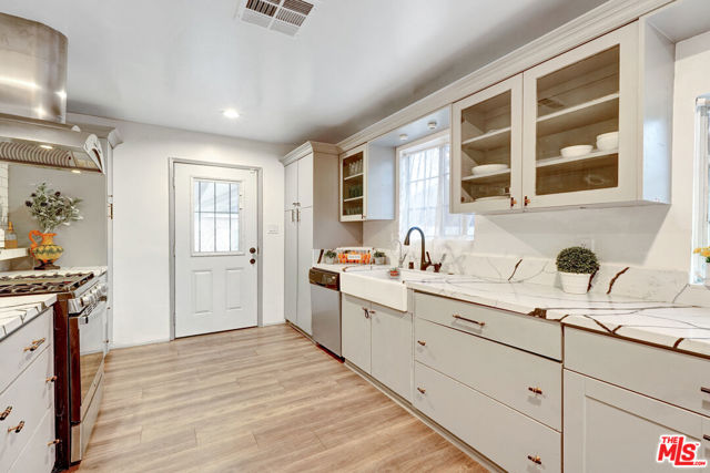 6230 Peach Avenue, Van Nuys CA: https://media.crmls.org/mediaz/05a6596c-e17c-49e2-9b6f-418888058aca.jpg