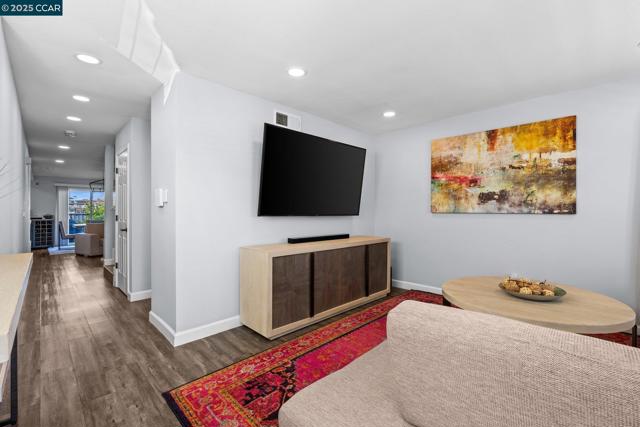 1627 Livingston Ln, Richmond CA: https://media.crmls.org/mediaz/05a670c3-f2f4-4660-80f8-d9fecdea8c78.jpg