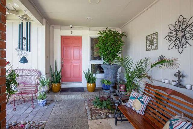 3197 Knightswood Way, San Jose CA: https://media.crmls.org/mediaz/05a68127-ba5b-476c-8f29-ef9fc0c130c1.jpg