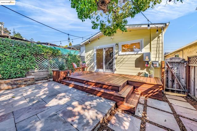 7231 Plank Ave, El Cerrito CA: https://media.crmls.org/mediaz/05a68e1a-1737-41eb-af1e-c2c43cef4409.jpg