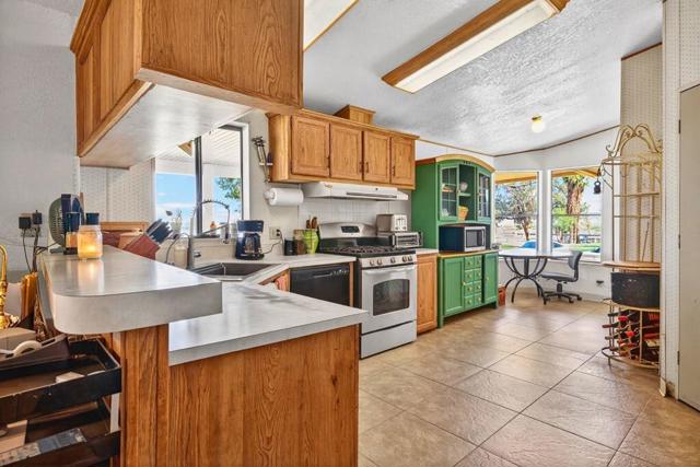 Image 29 of 49 For 20555 Mountain View Road