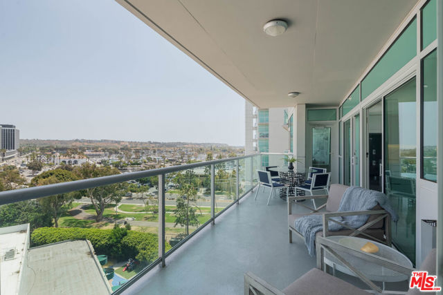 13600 Marina Pointe Drive, Marina del Rey CA: https://media.crmls.org/mediaz/05a6bad0-7cf5-4cee-b0fc-cf3a80b0f3cd.jpg