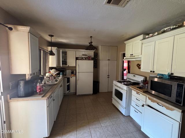 1459 Willowbrook Lane, Simi Valley CA: https://media.crmls.org/mediaz/05a6ed85-6168-4607-8de0-4ed4b7378d16.jpg