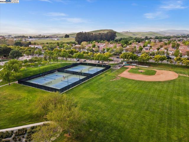 4775 Mahogany St, Dublin CA: https://media.crmls.org/mediaz/05a77825-c137-44d8-92db-f86f78d2181c.jpg