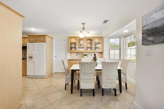 Detail Gallery Image 9 of 41 For 6767 Cowles Mountain Bld, San Diego,  CA 92119 - 4 Beds | 2 Baths