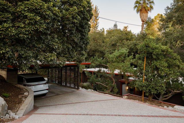 820 Burleigh Drive, Pasadena CA: https://media.crmls.org/mediaz/05a858c8-7c89-4ec9-90e6-11518ce62b89.jpg