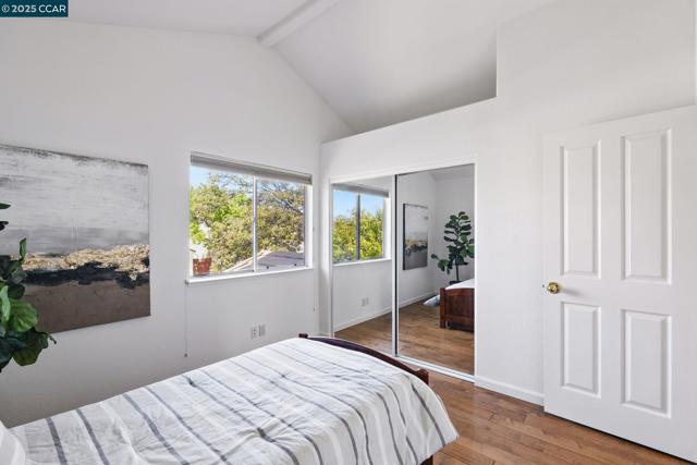 30300 Meridien Cir, Union City CA: https://media.crmls.org/mediaz/05a8a9ac-f187-435d-9b54-e131070f03a5.jpg