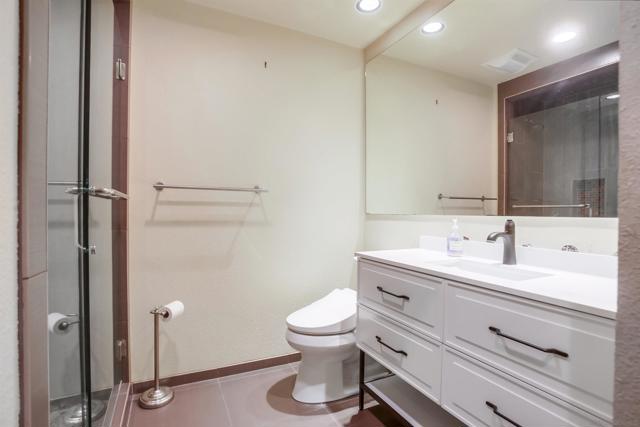 Image 15 of 30 For 8521 Villa La Jolla Dr  H