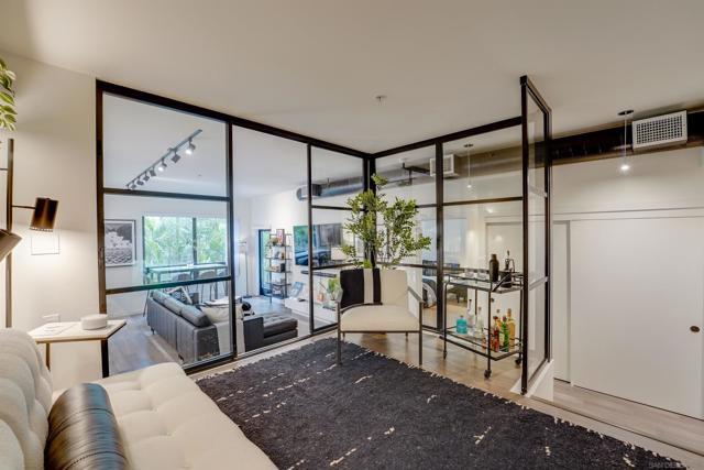889 Date St, San Diego CA: https://media.crmls.org/mediaz/05a9a144-4352-4d97-b73c-fec772144925.jpg