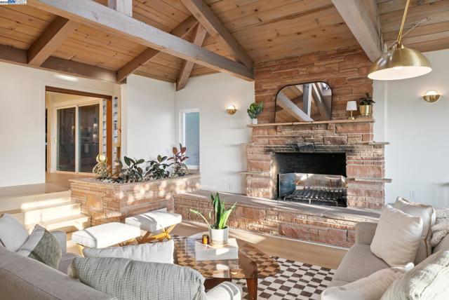 201 Amherst Ave, Kensington CA: https://media.crmls.org/mediaz/05a9cf03-c36d-47d7-95cd-ac50e9ede2f1.jpg