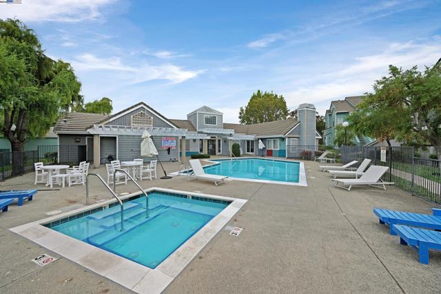 205 Dursey Dr, Pinole CA: https://media.crmls.org/mediaz/05a9f903-f954-4d39-a4ef-6f715de6bae0.jpg