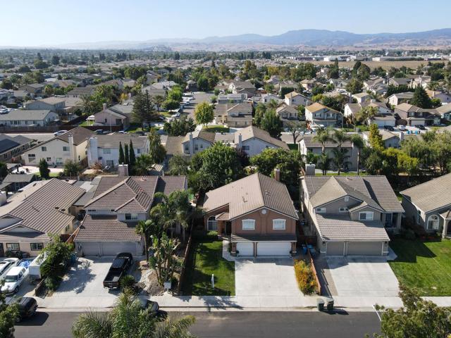 751 La Baig Drive, Hollister CA: https://media.crmls.org/mediaz/05aa0986-c391-48b2-97be-5b6c46a7a3a3.jpg