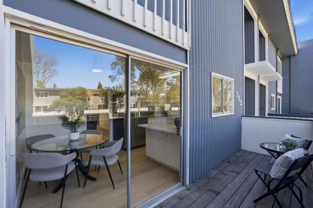 315 Carlos Avenue, Redwood City CA: https://media.crmls.org/mediaz/05aab536-e2f3-4d4e-bee7-7f927450658d.jpg