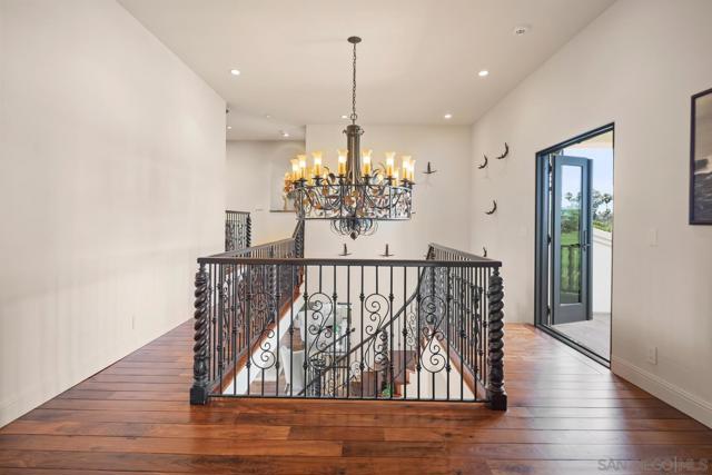 650 Glorietta Blvd, Coronado CA: https://media.crmls.org/mediaz/05ab3208-be4d-4cf0-8672-fc2bdecff1ee.jpg
