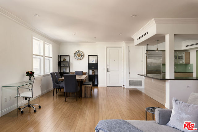 8121 Norton Avenue, West Hollywood CA: https://media.crmls.org/mediaz/05ab39cc-32f3-4538-9b03-4cf113f31d4d.jpg
