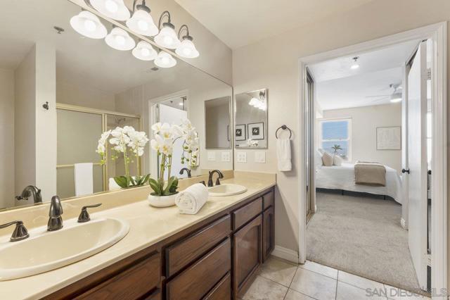 2445 Brant St, San Diego CA: https://media.crmls.org/mediaz/05ab8b7c-2a4f-45da-b24c-e2e77703bed4.jpg