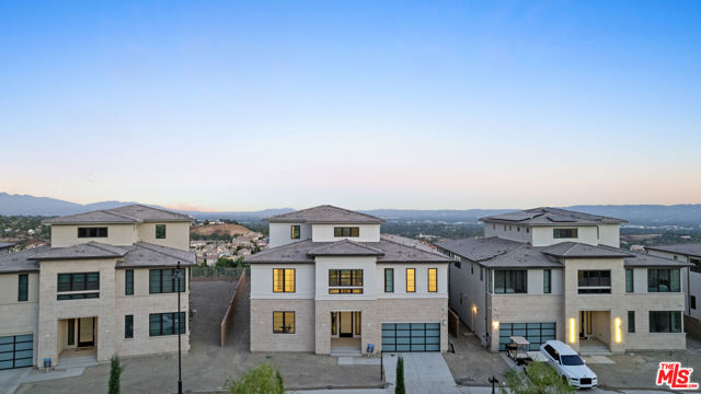 11782 N Hillsborough Lane, Porter Ranch CA: https://media.crmls.org/mediaz/05ac49f9-93de-4d7d-b605-e6764e275d30.jpg