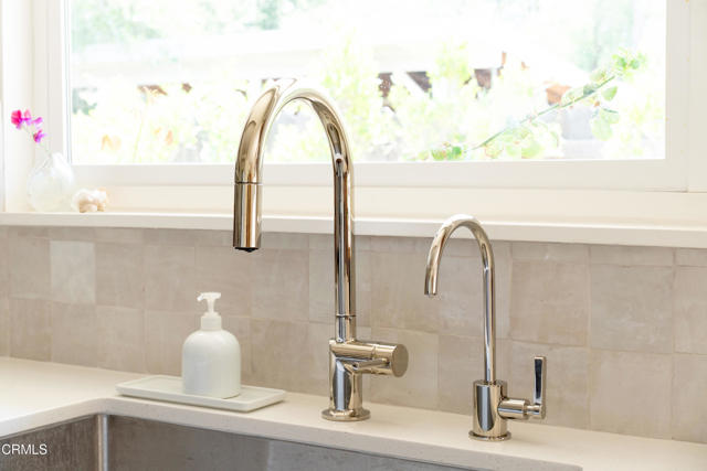 202 N. Fulton Street, Ojai CA: https://media.crmls.org/mediaz/05acc9a4-87e3-49ee-b600-f85c365951bc.jpg