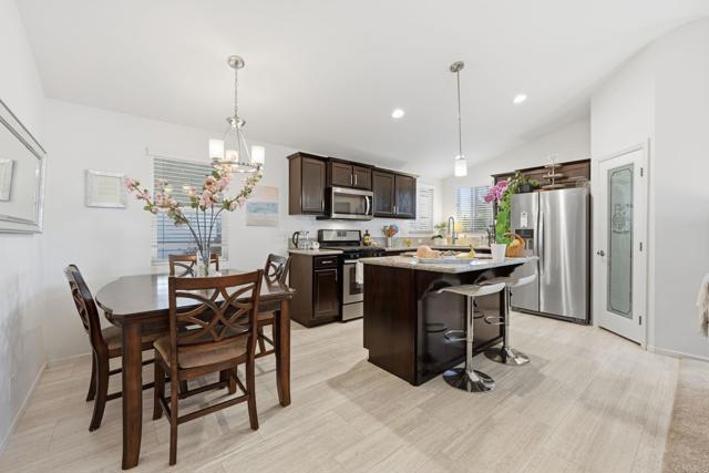 Detail Gallery Image 9 of 31 For 200 N El Camino Real Spc 15,  Oceanside,  CA 92058 - 3 Beds | 2 Baths