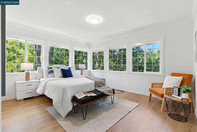122 Stein Way, Orinda CA: https://media.crmls.org/mediaz/05ad31b9-8e46-45be-b564-6ba63a108f84.jpg