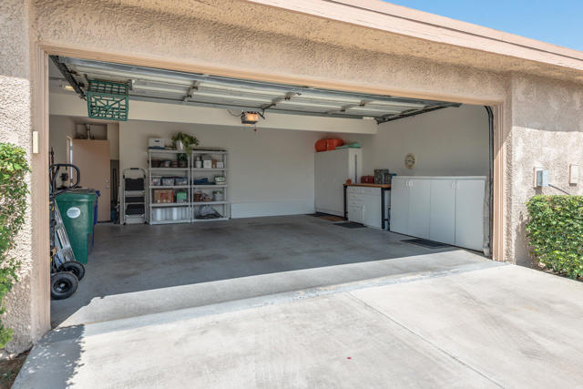 84 La Ronda Drive, Rancho Mirage CA: https://media.crmls.org/mediaz/05ad53d8-9f4f-4fde-996e-d6812e9816ec.jpg