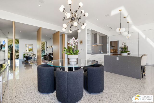 2381 Vista Palizada Drive, Palm Springs CA: https://media.crmls.org/mediaz/05ad6297-94a5-4bb1-923c-d7a1bd56f8d1.jpg