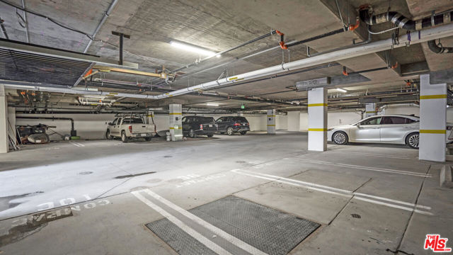 846 S Mariposa Avenue, Los Angeles CA: https://media.crmls.org/mediaz/05ad83b4-f728-49c8-a920-34c2fdef38ff.jpg