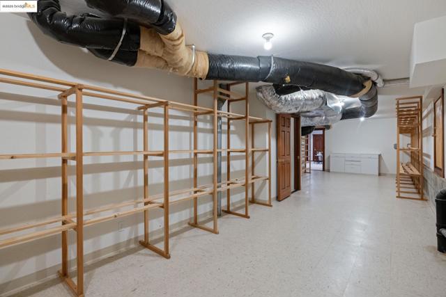 6890 Charing Cross Road, Berkeley CA: https://media.crmls.org/mediaz/05adaf77-abd7-47de-ac5f-55c6751d8e73.jpg