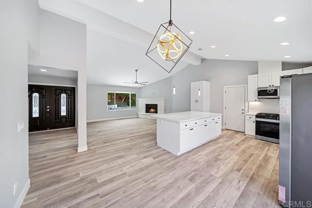 Detail Gallery Image 12 of 46 For 1713 Coyote Ct, Vista,  CA 92084 - 3 Beds | 2 Baths