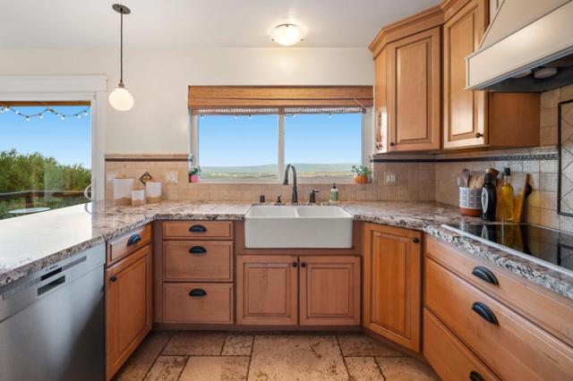 168 Sunrise Drive, Woodside CA: https://media.crmls.org/mediaz/05aedb62-de24-4506-b86b-164aa22153b1.jpg