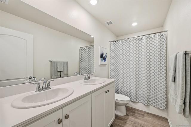 5616 Daybreak Way, Bonsall CA: https://media.crmls.org/mediaz/05af1cad-885a-4690-938b-a636dbc6562d.jpg