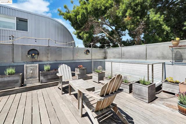 2709 10th St, Berkeley CA: https://media.crmls.org/mediaz/05afa11d-4efa-4624-8a79-1ac8a3ff43bb.jpg