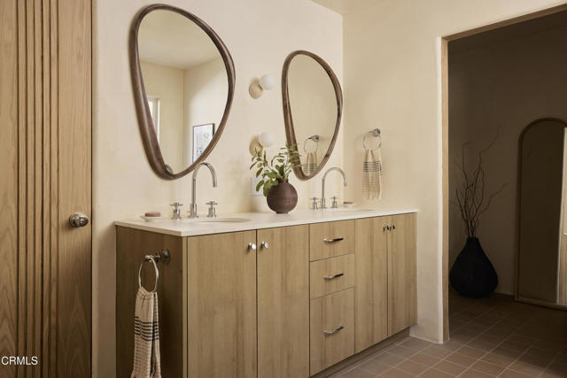 Detail Gallery Image 29 of 38 For 4781 Round Top Dr, Los Angeles,  CA 90065 - 4 Beds | 2 Baths